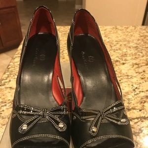 Cole Haan size 9 peek a boo leather pump